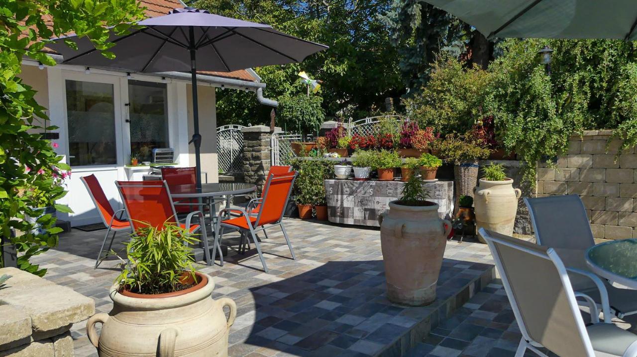 T.H.Ny Village Inn Cottage Tihany Esterno foto