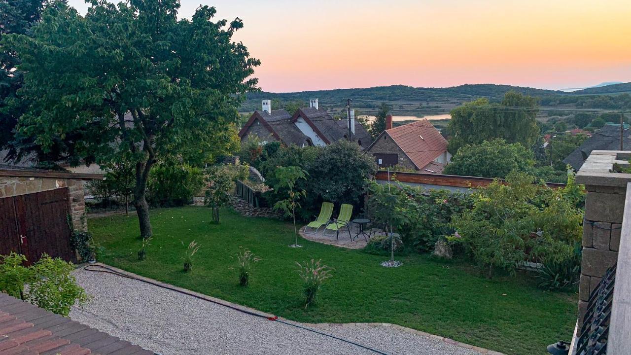 T.H.Ny Village Inn Cottage Tihany Esterno foto