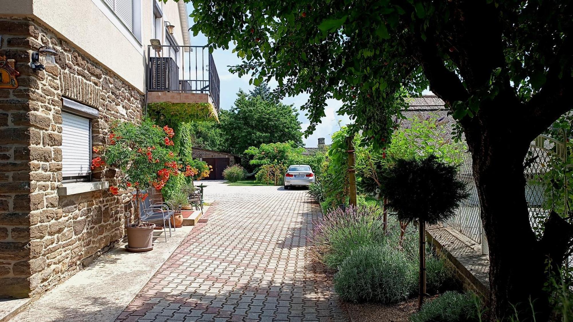 T.H.Ny Village Inn Cottage Tihany Esterno foto