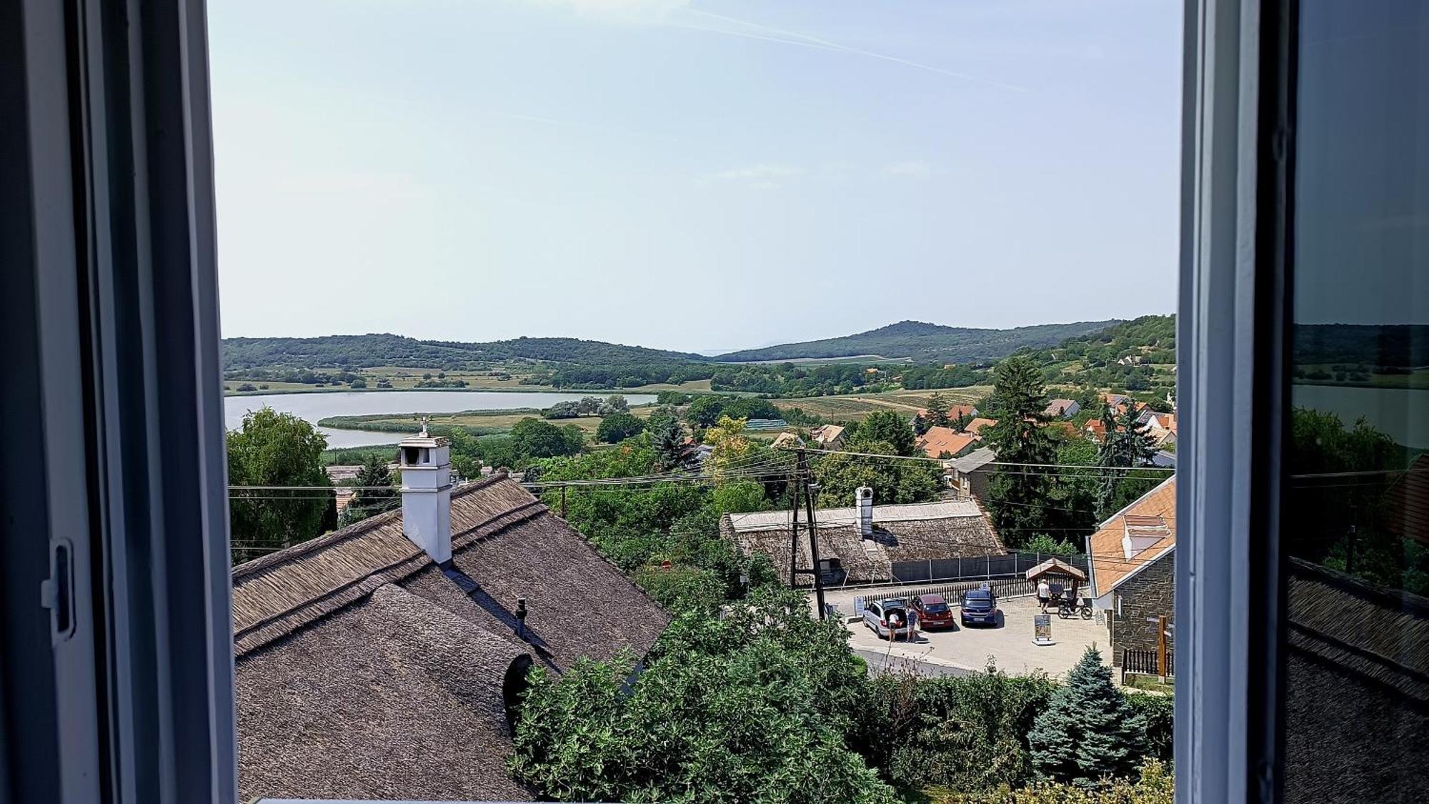 T.H.Ny Village Inn Cottage Tihany Esterno foto