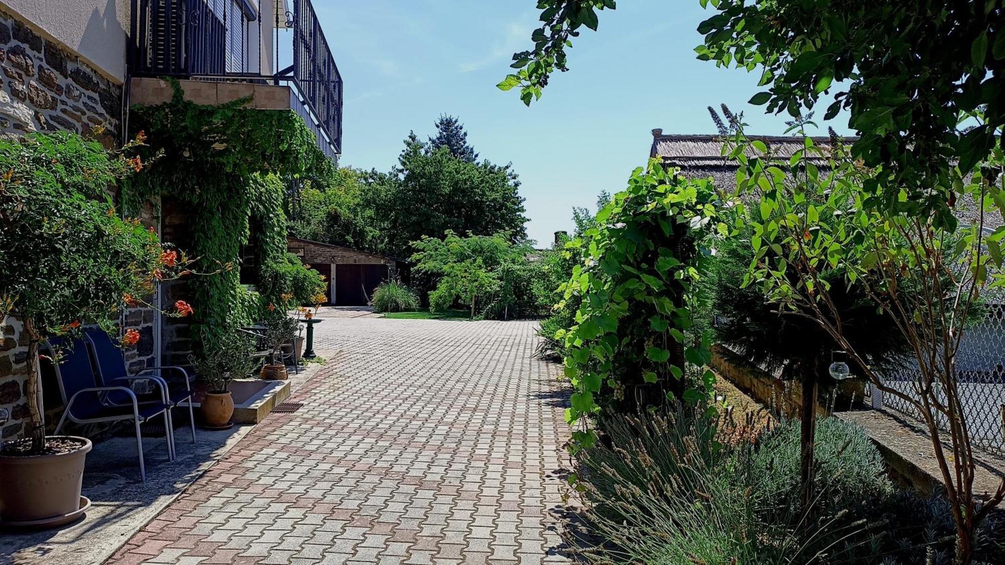 T.H.Ny Village Inn Cottage Tihany Esterno foto